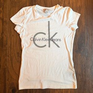 NWOT. Woman’s size XS Calvin Klein white t-shirt. (N4)